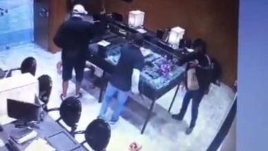 Fotos de Quadrilha rouba joalheria de shopping no centro de Maringá e provoca pânico