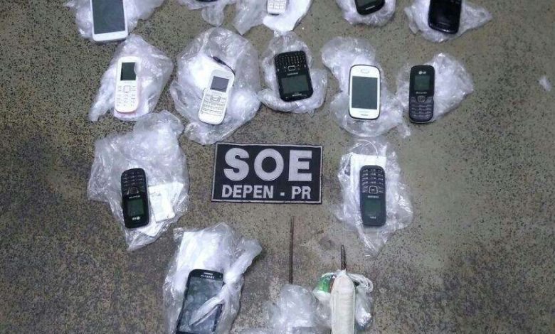 Fotos de SOE Maringá realiza operação de revista geral na casa de custódia de Maringá e apreende 13 celulares