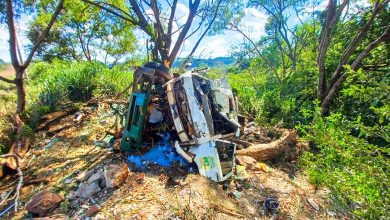 Fotos de Trabalhadores sofrem ferimentos graves após caminhão tombar entre Maringá e Sarandi