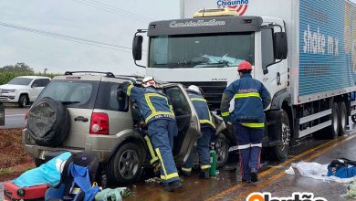 Fotos de Três pessoas ficam feridas após colisão entre carro e um caminhão na PR-323 entre Doutor Camargo e Água Boa