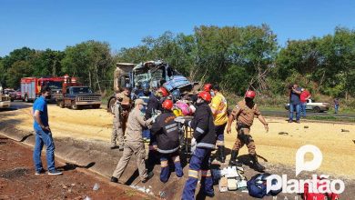 Fotos de Homem fica ferido após um grave acidente envolvendo duas carretas em Maringá