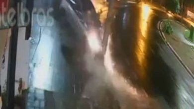 Fotos de Vídeo: câmera de segurança registra carro atingindo poste em Maringá