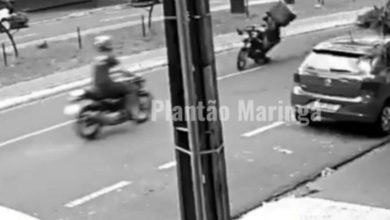 Fotos de Vídeo flagra motociclista na contramão batendo de frente com outra moto no centro de Maringá