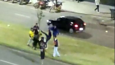 Fotos de Vídeo mostra briga generalizada na frente de casa noturna em Maringá