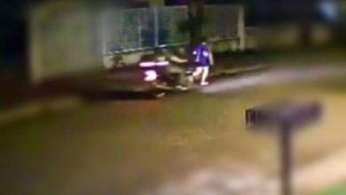 Fotos de Vídeo mostra motociclista apalpando mulher na rua em Maringá