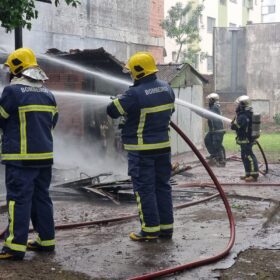 Fotos de Incêndio em pensionato deixa um morto e três pessoas gravemente feridas em Maringá 