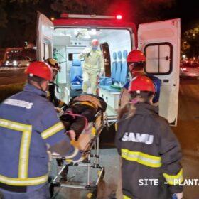 Motorista fica ferido após bater em árvore e capotar em Maringá Foto 1 Fotos de Motorista fica ferido após bater em árvore e capotar em Maringá