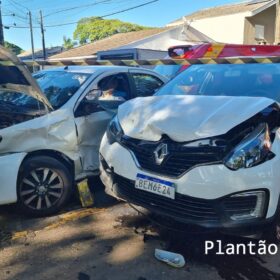 Fotos de Câmera registra acidente que deixou motorista de aplicativo ferido em Maringá