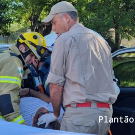 Fotos de Câmera registra acidente que deixou motorista de aplicativo ferido em Maringá