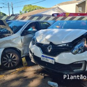 Fotos de Câmera registra acidente que deixou motorista de aplicativo ferido em Maringá