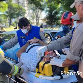 Fotos de Câmera registra acidente que deixou motorista de aplicativo ferido em Maringá