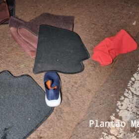 Fotos de Carro capota após colisão com outro veículo no Contorno Norte em Maringá