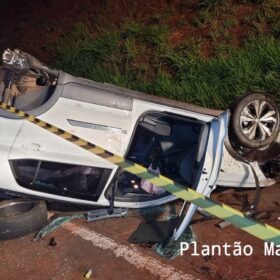 Fotos de Carro capota após colisão com outro veículo no Contorno Norte em Maringá