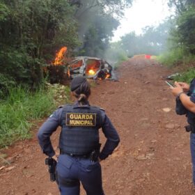 Fotos de Carro furtado é incendiado na Zona Rural de Sarandi