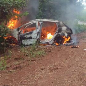 Fotos de Carro furtado é incendiado na Zona Rural de Sarandi