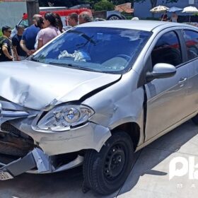 Fotos de Casal fica ferido após colisão seguida de capotamento em Maringá