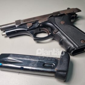 Fotos de Criminosos armados vão atrás do pai de rapaz que matou vizinha por causa de som alto em Sarandi 