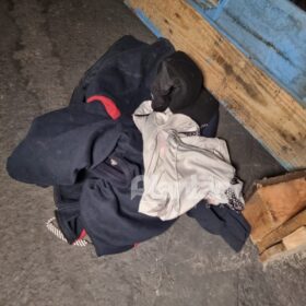 Fotos de Criminosos armados vão atrás do pai de rapaz que matou vizinha por causa de som alto em Sarandi 