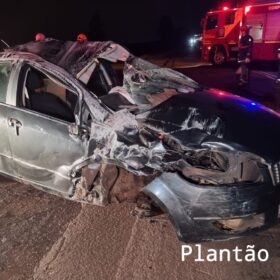 Fotos de Dois carros capotam após colisão e deixa sete pessoas feridas em Maringá