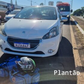 Fotos de Engavetamento envolvendo quatro veículos deixa moça ferida em Maringá