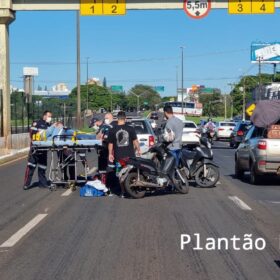 Fotos de Motociclista fica inconsciente após acidente na Avenida Colombo em Maringá