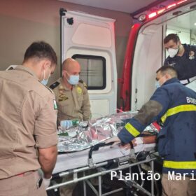 Fotos de Motorista sofre ferimentos graves após bater carro contra árvore em Maringá