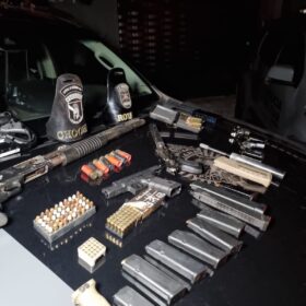 Fotos de Polícia Militar de Maringá apreende drogas avaliada em 2 milhões e várias armas, inclusive com silenciadores
