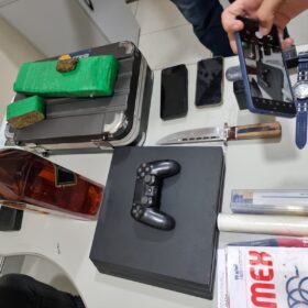 Policiais civis de Peabiru e Campo Mourão prende homem em Sarandi com drogas e produtos furtados Foto 1 Fotos de Policiais civis de Peabiru e Campo Mourão prende homem em Sarandi com drogas e produtos furtados