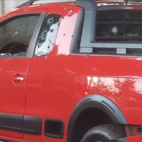 Fotos de Rapaz é perseguido por dupla em moto e executado a tiros