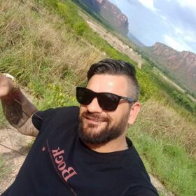 Fotos de Rapaz é perseguido por dupla em moto e executado a tiros