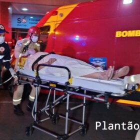 Três mulheres ficaram feridas após colisão seguida de capotamento na região central de Maringá Foto 1 Fotos de Três mulheres ficaram feridas após colisão seguida de capotamento na região central de Maringá