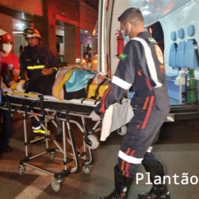 Fotos de Três mulheres ficaram feridas após colisão seguida de capotamento na região central de Maringá