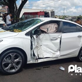 Fotos de Carro avança preferencial, causa a morte de um jovem e deixa outro em estado grave em Maringá