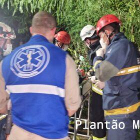 Fotos de Após agredir o filho, homem joga carro contra alambrado e cai em fundo de vale em Maringá 