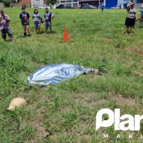 Fotos de Colisão envolvendo carro e moto deixa um homem morto e uma mulher ferida em Maringá 