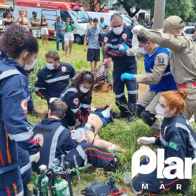 Fotos de Colisão envolvendo carro e moto deixa um homem morto e uma mulher ferida em Maringá 