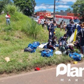Fotos de Colisão envolvendo carro e moto deixa um homem morto e uma mulher ferida em Maringá 