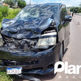 Fotos de Colisão envolvendo carro e moto deixa um homem morto e uma mulher ferida em Maringá 