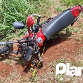 Fotos de Colisão envolvendo carro e moto deixa um homem morto e uma mulher ferida em Maringá 