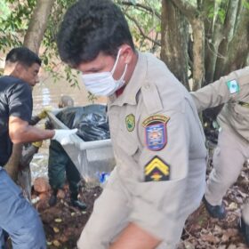 Fotos de Corpo em avançado estado decomposição é encontrado em um córrego em Maringá