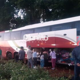 Fotos de Criminosos atiram contra motorista durante roubo a ônibus