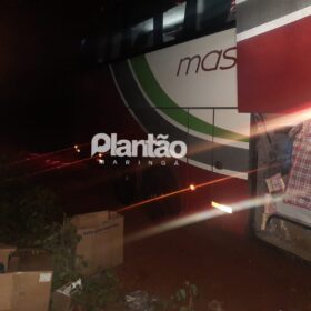 Fotos de Criminosos atiram contra motorista durante roubo a ônibus
