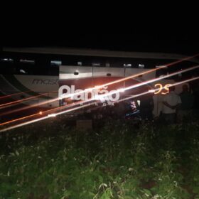 Fotos de Criminosos atiram contra motorista durante roubo a ônibus