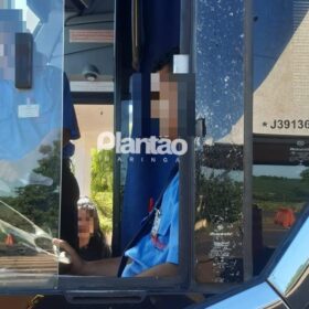 Fotos de Criminosos atiram contra motorista durante roubo a ônibus