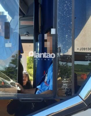 Criminosos atiram contra motorista durante roubo a ônibus Foto 1 Fotos de Criminosos atiram contra motorista durante roubo a ônibus