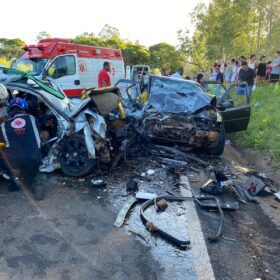 Fotos de Duas pessoas morreram e nove ficaram feridas em um trágico acidente na região