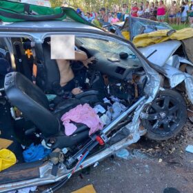 Fotos de Duas pessoas morreram e nove ficaram feridas em um trágico acidente na região