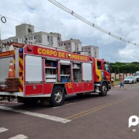 Fotos de Duas pessoas são socorridas durante incêndio em apartamento em Maringá