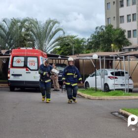 Fotos de Duas pessoas são socorridas durante incêndio em apartamento em Maringá