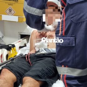 Homem com mandado de prisão em aberto é esfaqueado pela esposa em Sarandi Foto 1 Fotos de Homem com mandado de prisão em aberto é esfaqueado pela esposa em Sarandi